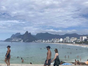 【トイレは海で？】ブラジル流ビーチの楽しみ方